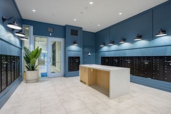 Luxerone package room